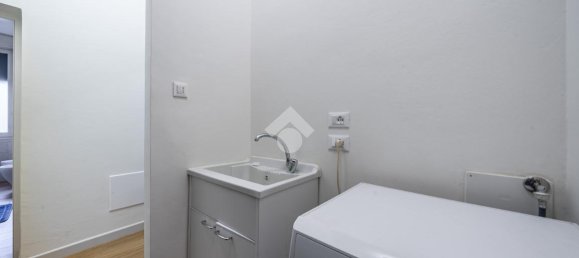 3 rooms Apartment in Reggio Emilia, Italy No. 5620 23