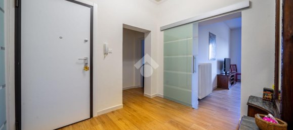 3 rooms Apartment in Reggio Emilia, Italy No. 5620 2