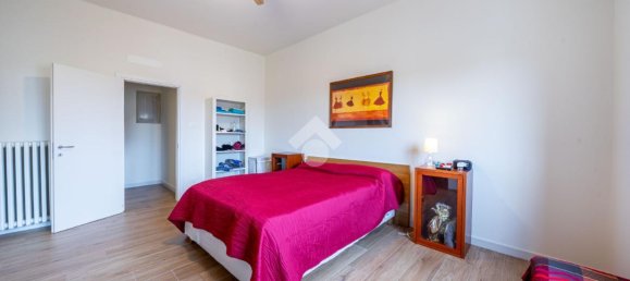 3 rooms Apartment in Reggio Emilia, Italy No. 5620 5