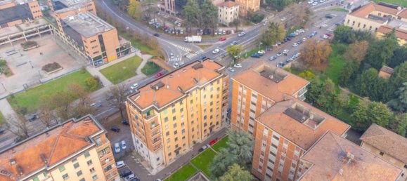 3 rooms Apartment in Reggio Emilia, Italy No. 5620 41