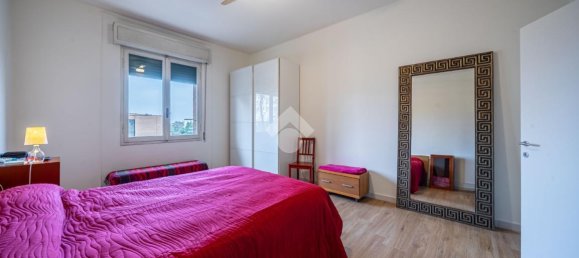 3 rooms Apartment in Reggio Emilia, Italy No. 5620 19