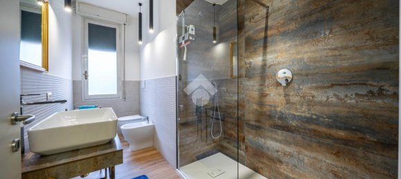 3 rooms Apartment in Reggio Emilia, Italy No. 5620 6