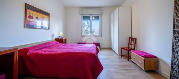 3 rooms Apartment in Reggio Emilia, Italy No. 5620 17