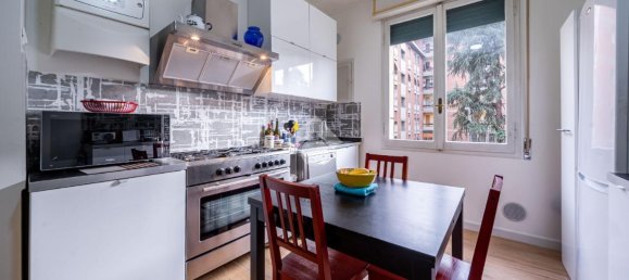 3 rooms Apartment in Reggio Emilia, Italy No. 5620 3