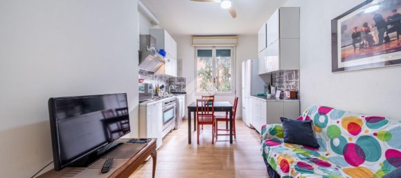 3 rooms Apartment in Reggio Emilia, Italy No. 5620 9