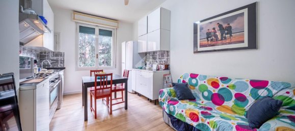 3 rooms Apartment in Reggio Emilia, Italy No. 5620 4