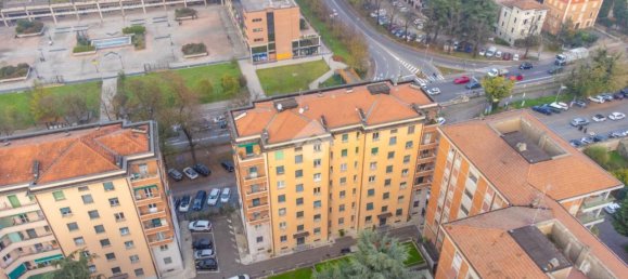 3 rooms Apartment in Reggio Emilia, Italy No. 5620 40