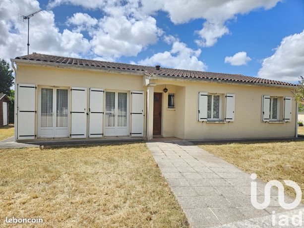 3 bedrooms House in Charente, France No. 302939