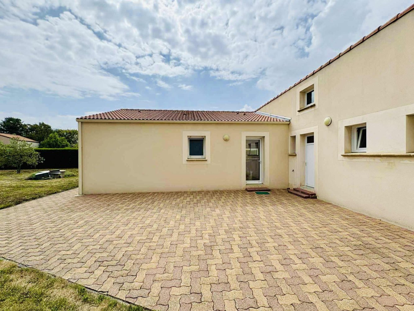 5 bedrooms House in Vieillevigne, France No. 360550