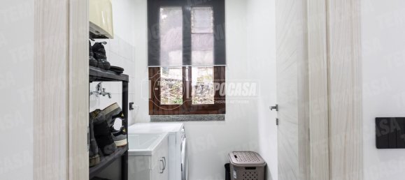 Apartamento de 2 dormitorios en Inverigo, Italy No. 150067 22