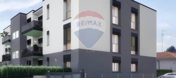 3 rooms Apartment in Lomazzo, Italy No. 117463 2