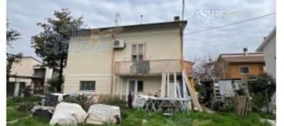 4 rooms Villa in Monticelli d'Ongina, Italy No. 285100 3