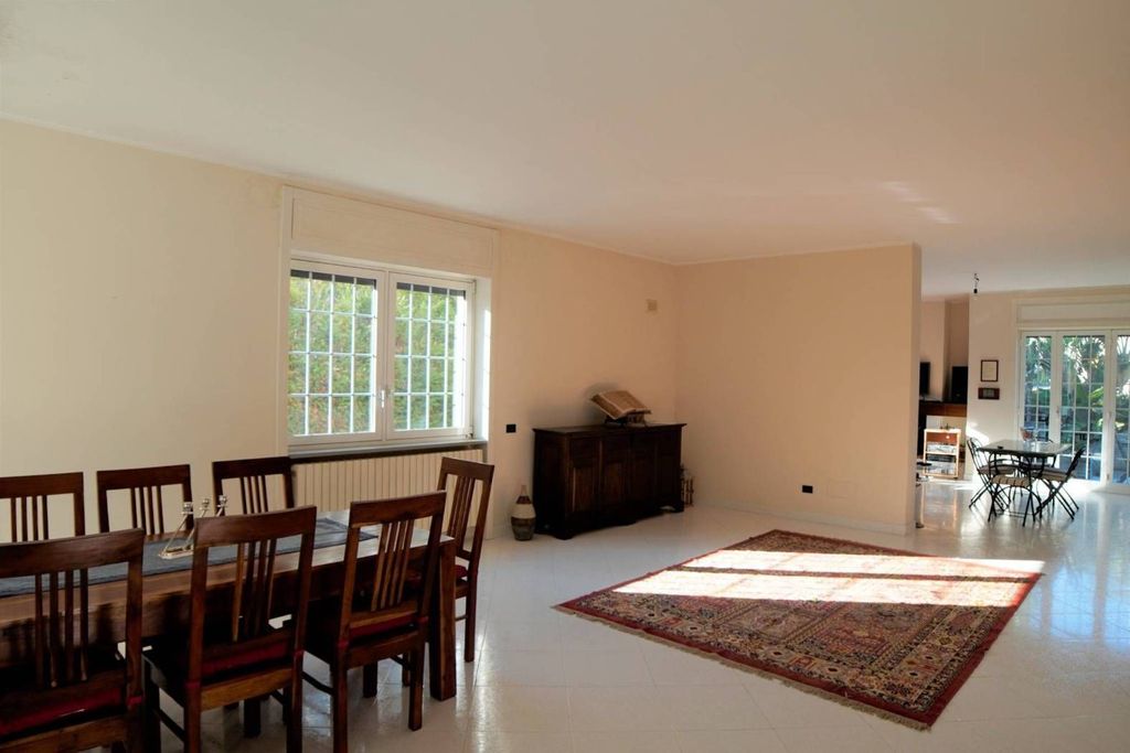 6 bedrooms Villa in Cavallino, Italy No. 168257