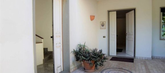 6 bedrooms Villa in Cavallino, Italy No. 168257 13