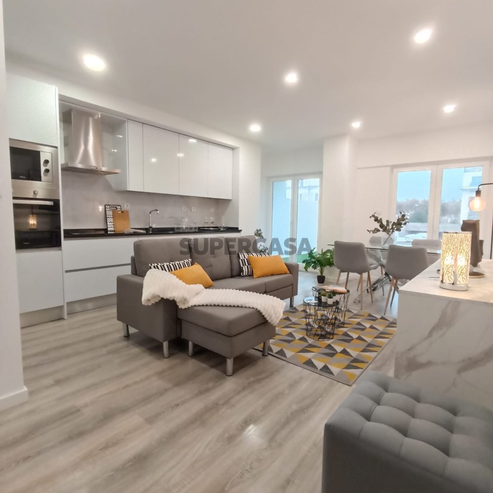 3 bedrooms Apartment in Lisbon, Portugal No. 241856