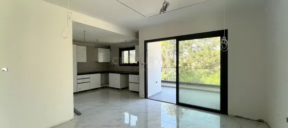 3 bedrooms Apartment in Limassol, Cyprus No. 607 2