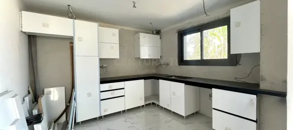 3 bedrooms Apartment in Limassol, Cyprus No. 607 3