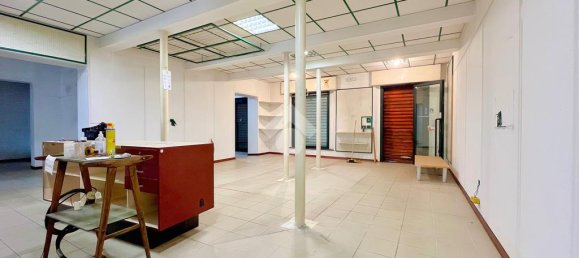 2-salle Propriété commerciale à Udine, Italy No. 271775 6