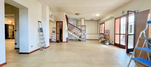 2-salle Propriété commerciale à Udine, Italy No. 271775 11