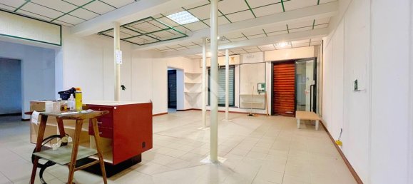2-salle Propriété commerciale à Udine, Italy No. 271775 5