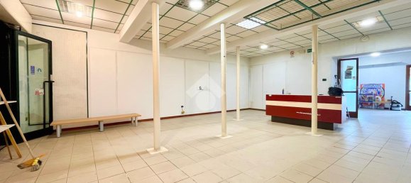 2-salle Propriété commerciale à Udine, Italy No. 271775 3