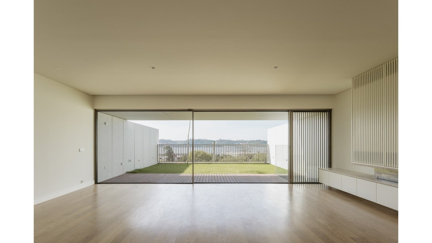 5 bedrooms Villa in Lisbon, Portugal No. 250580