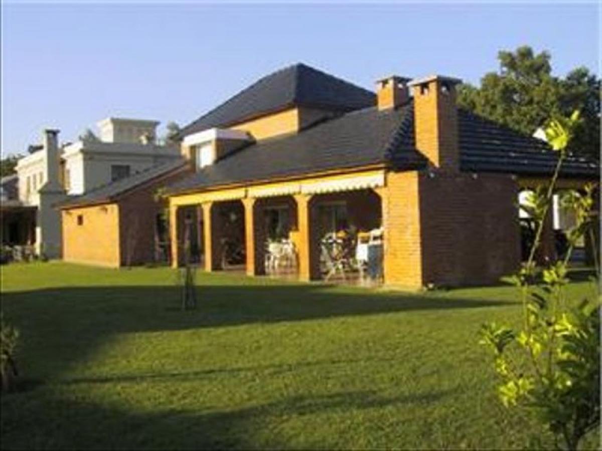 Дом с 4 спальнями в Морено, Аргентина № 63074