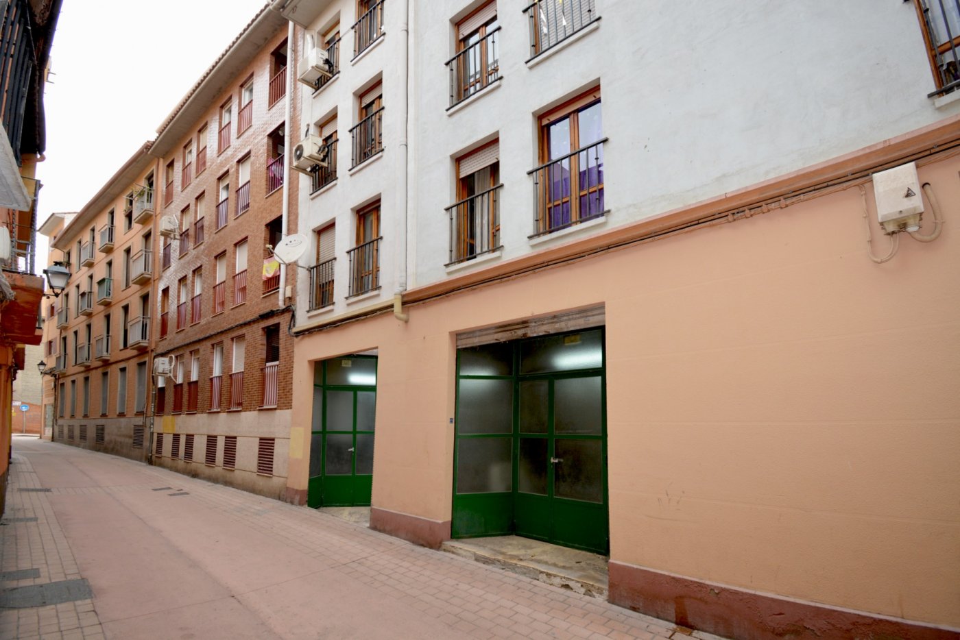 Propiedad comercial en Zaragoza, Spain 141 m² No. 64463