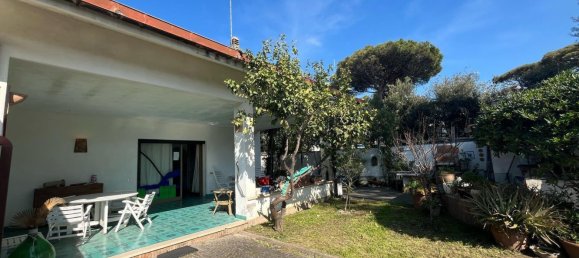 Дом с 6 комнатами в Фьюмичино, Италия № 229560 49