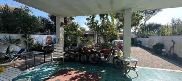 Дом с 6 комнатами в Фьюмичино, Италия № 229560 3