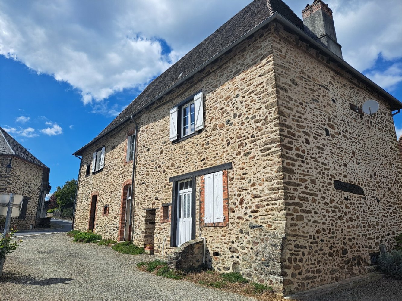 Casa T4 em Saint-Pardoux-Corbier, France N.º 98430