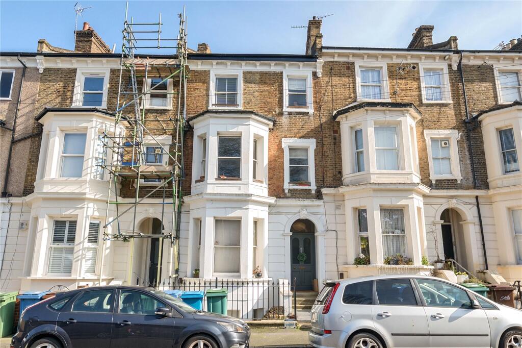 3 bedrooms Apartment in London, United Kingdom No. 7619