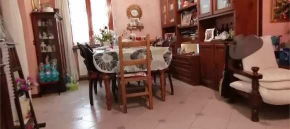 3 bedrooms Apartment in Prato, Italy No. 153061 2