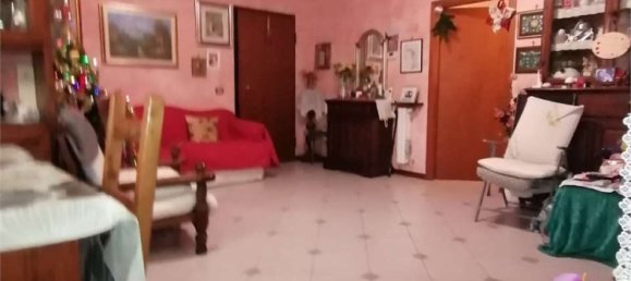 3 bedrooms Apartment in Prato, Italy No. 153061 5