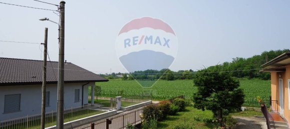 4 bedrooms House in Cairate, Italy No. 288475 8