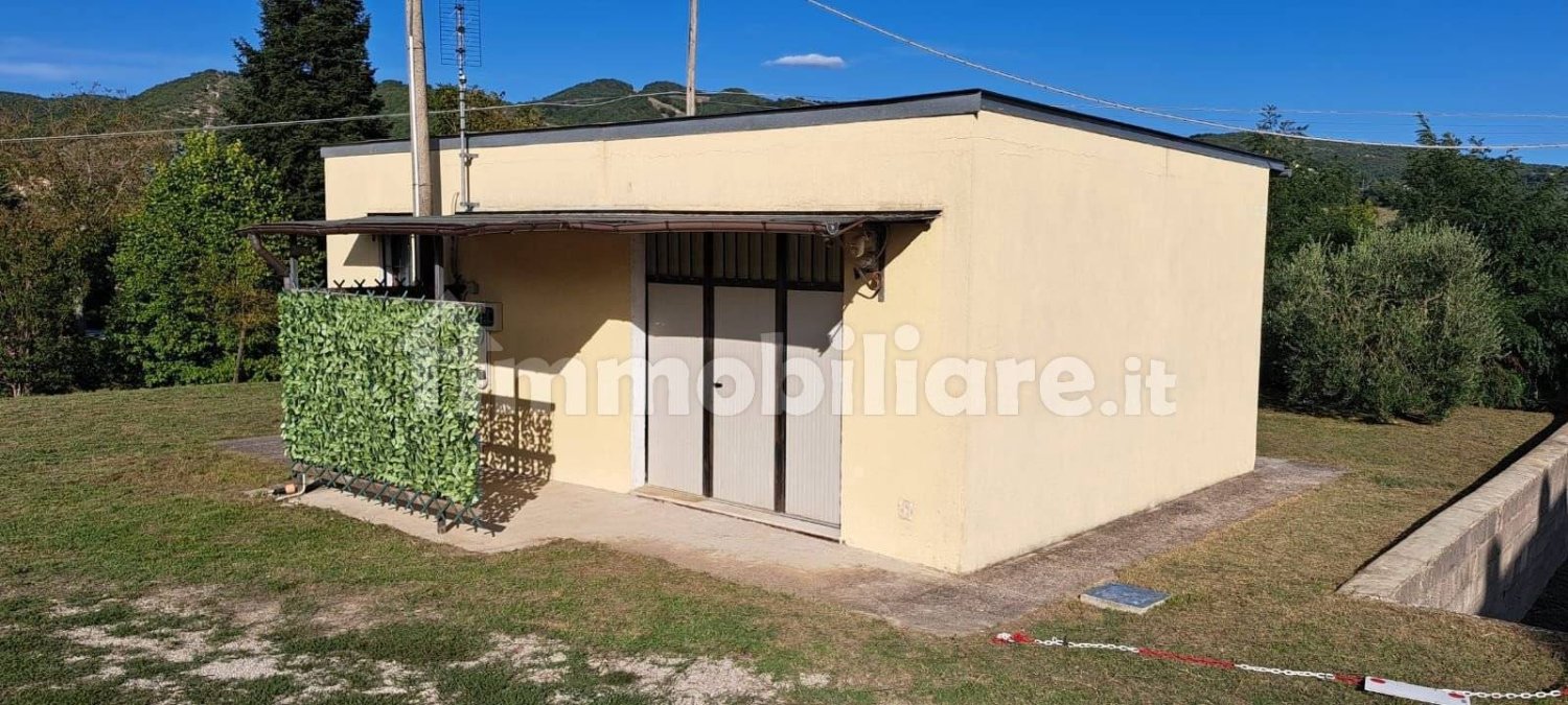 48m² Warehouse in Cagli, Italy No. 338883