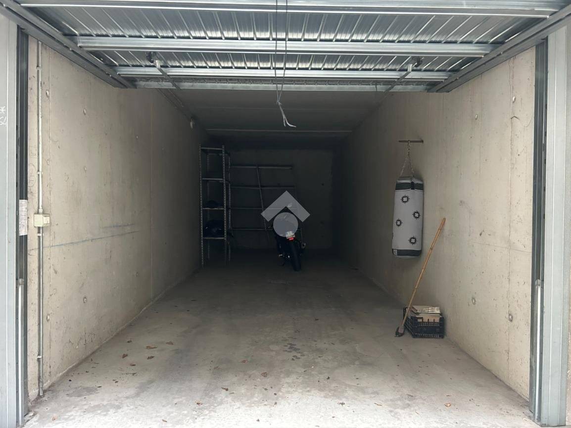  مرآب في Villongo, Italy 33متر مربع رقم 299093