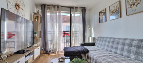 3 rooms Apartment in Taverny, France No. 362679 2