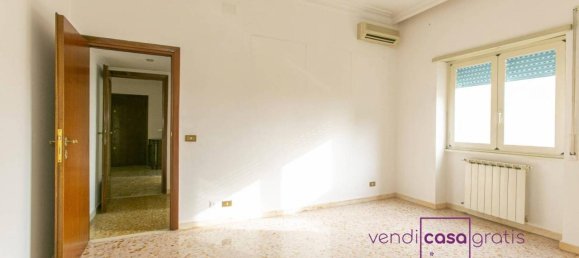 4-Zimmer Wohnung in Rome, Italy, Nr. 27537 3