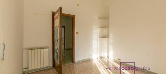 4-Zimmer Wohnung in Rome, Italy, Nr. 27537 2