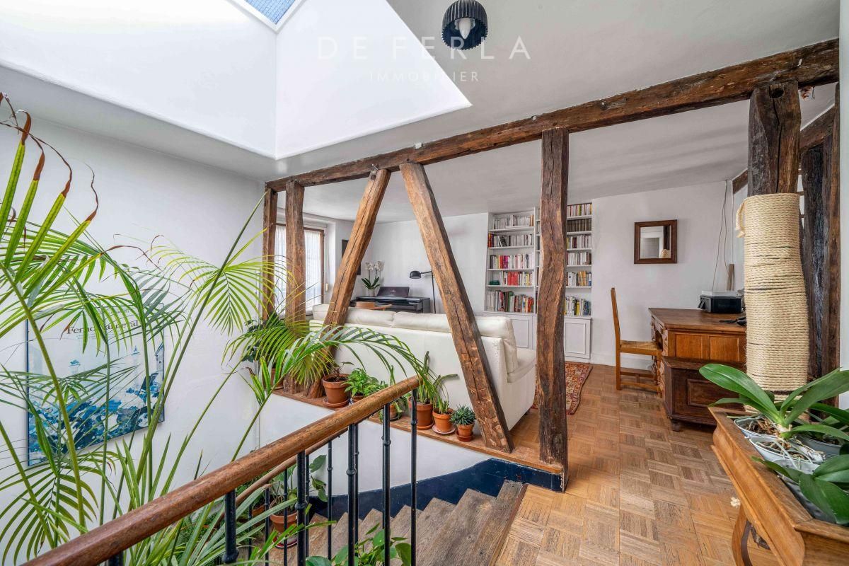 3 bedrooms Apartment in Paris, France No. 118252