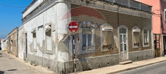 1179m² Building in Montijo, Portugal No. 60254 2