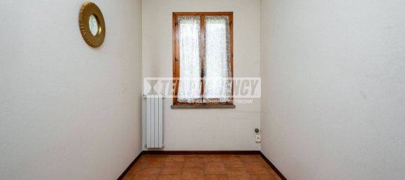 3 bedrooms Apartment in Sassuolo, Italy No. 279962 4