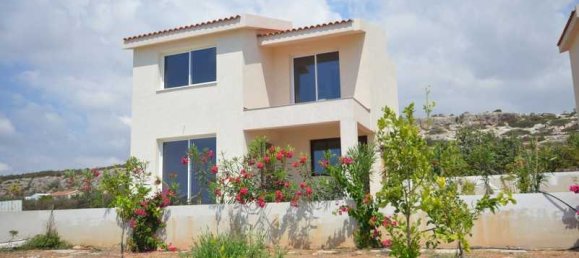 3 bedrooms Villa in Agios Georgios, Cyprus No. 68631 2
