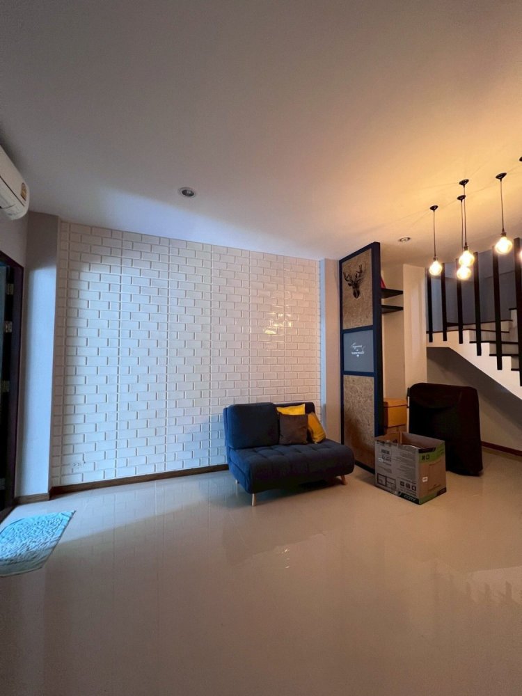 4 Schlafzimmer Stadthaus in Pak Kret, Thailand, Nr. 73430