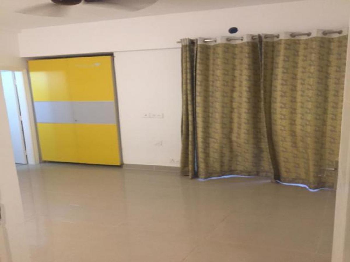 2 bedrooms House in Noida, India No. 65370