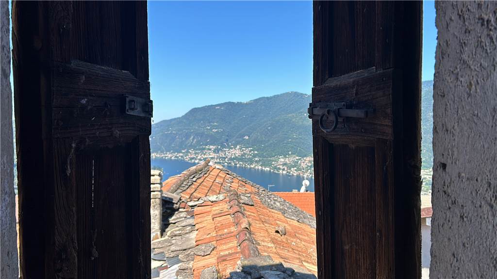 Casa de 3 dormitorios en Faggeto Lario, Italy No. 84513