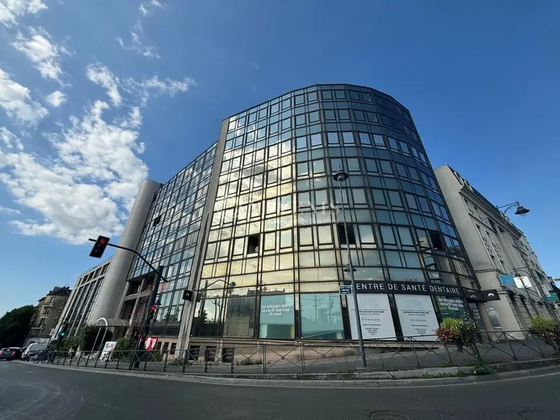 285m² Office in Nogent-sur-Marne, France No. 302365