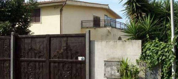 9 rooms Apartment in Aprilia, Italy No. 229298 2