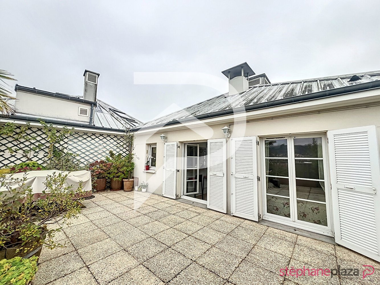 3 bedrooms Apartment in Suresnes, France No. 127456